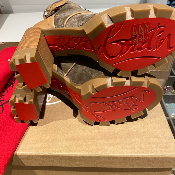 NEW IN BOX Size 37 7 Christian Louboutin Combat Boot Bootie Lug Sole Tan Beige - Picture 9 of 14